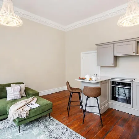 Alfred Apartment - Beautiful Central Bath Location-3